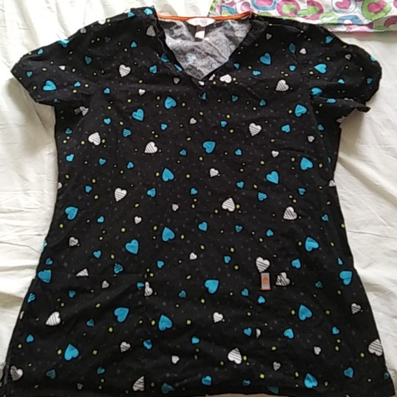 2 Large and 1 Medium Scrub tops. 3 for $50 - Picture 4 of 7